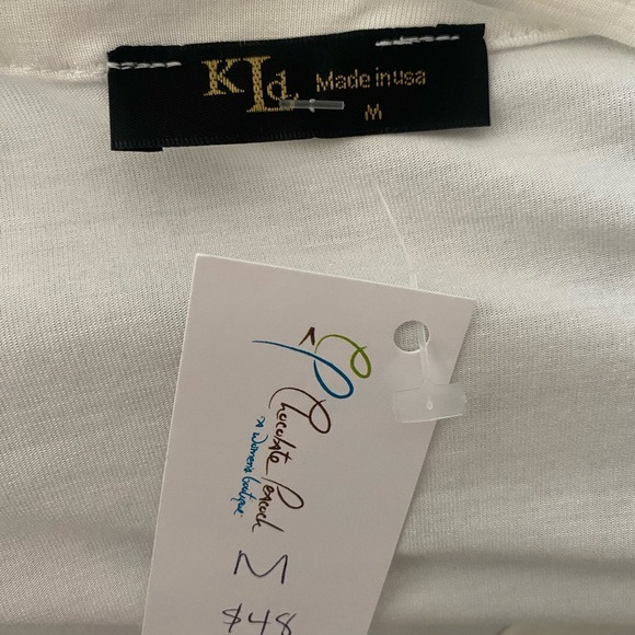 NWT KLD V-Neck Off White T- Shirt with Silver‎ Grommets, Size M - Picture 7 of 8